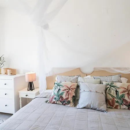 Вилла Boho House & Garden, Seconds From The *