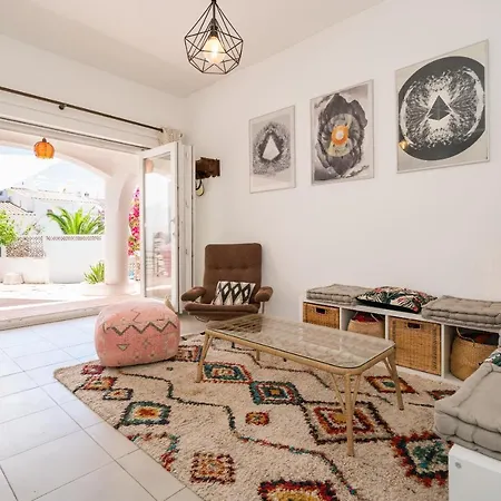 Villa Boho House & Garden, Seconds From The *