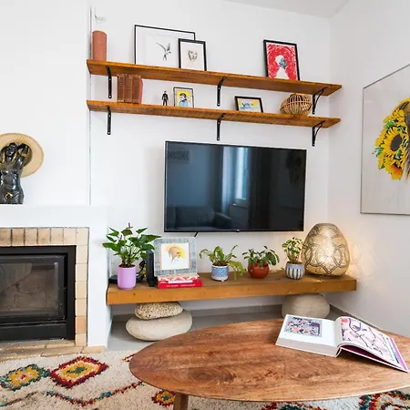 Boho House & Garden, Seconds From The Villa